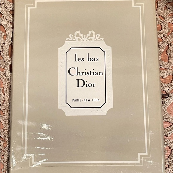 SOLD! PAIR Vintage Les Bas Christian Dior Stockings Desoie Sleek Beige Sz 10.5 - Picture 6 of 14